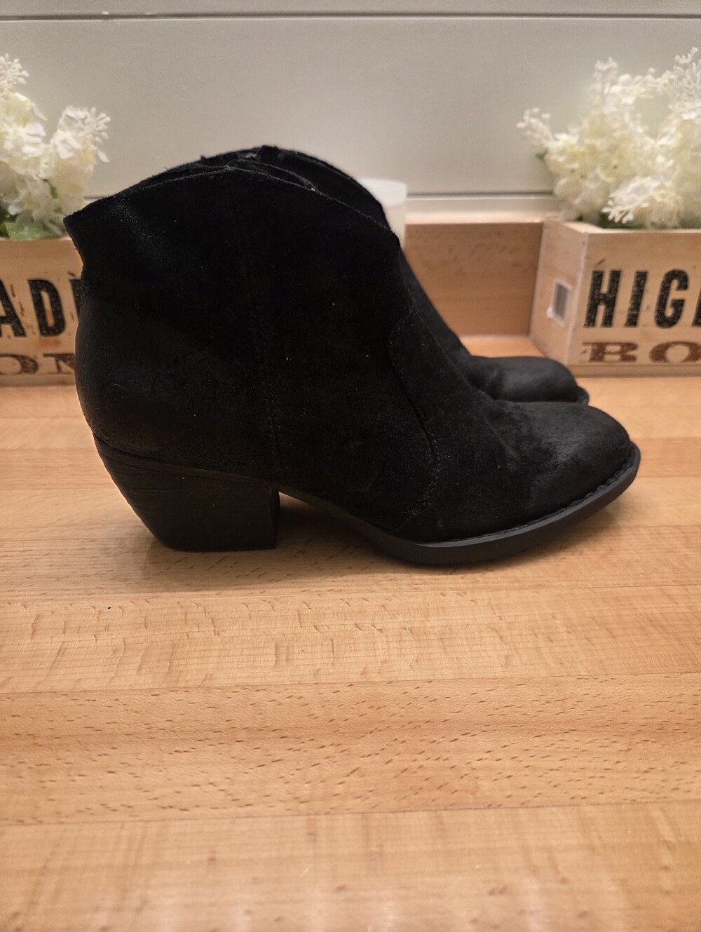 Börn Michel Black Distressed Suede Ankle Boots Women's Size 9